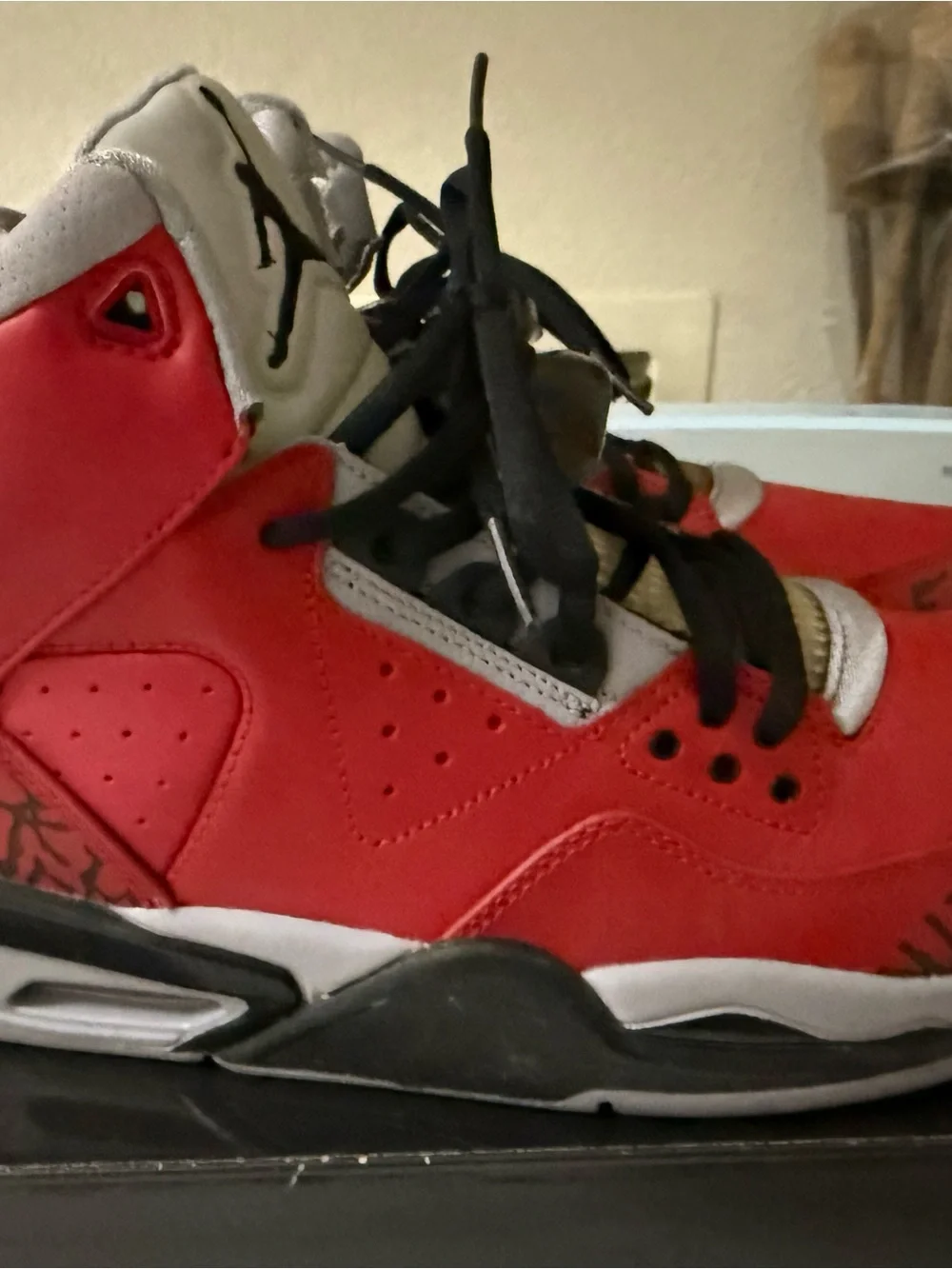100% authentic with box Jordan Red and Gray High-Top Rare Air with box